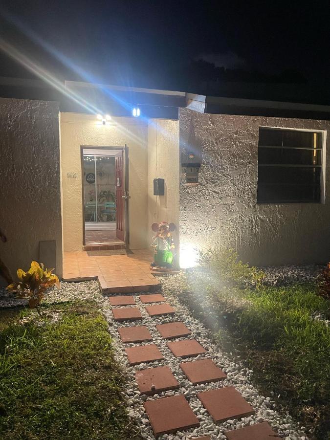 Hostel Brazilian Downtown Miami Luaran gambar